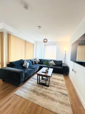 New Luxurious 2 Bedroom Apartment in East London!